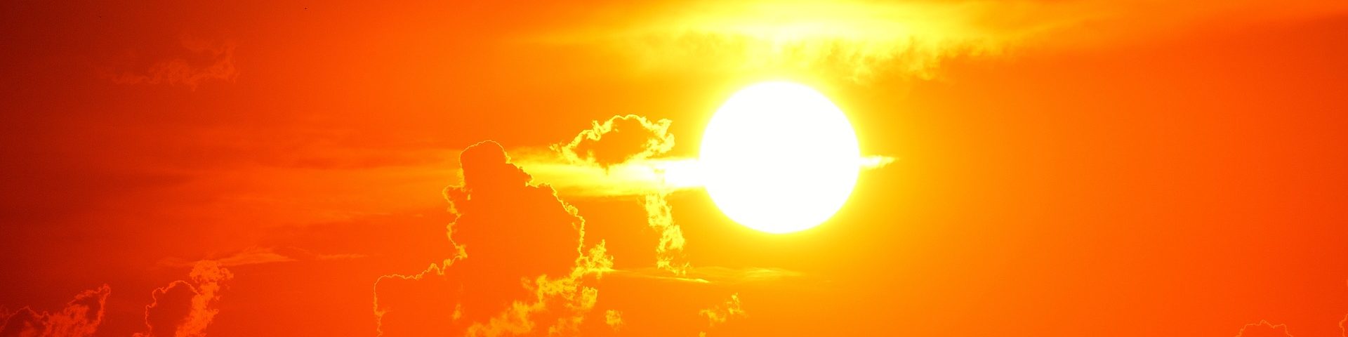 Die Sonne fungiert als energiereicher Kernreaktor. Er verbrennt den Wasserstoff und produziert daraus Helium, der uns mit Wärme und Energie versorgt.