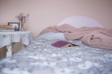 Ein Schlafzimmer einrichten muss nicht immer teuer sein. Finden Sie heraus, welche Bestseller und Tipps für Sie in Frage kommen.